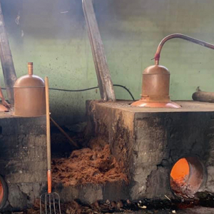 銅製の蒸留器