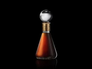プロキシモ・ジャパン株式会社より、モダンラグジュアリーテキーラブランド「Maestro Dobel Tequila」最高級ライン「Dobel 50 Extra Añejo 1972」を10月22日（木）より販売開始
